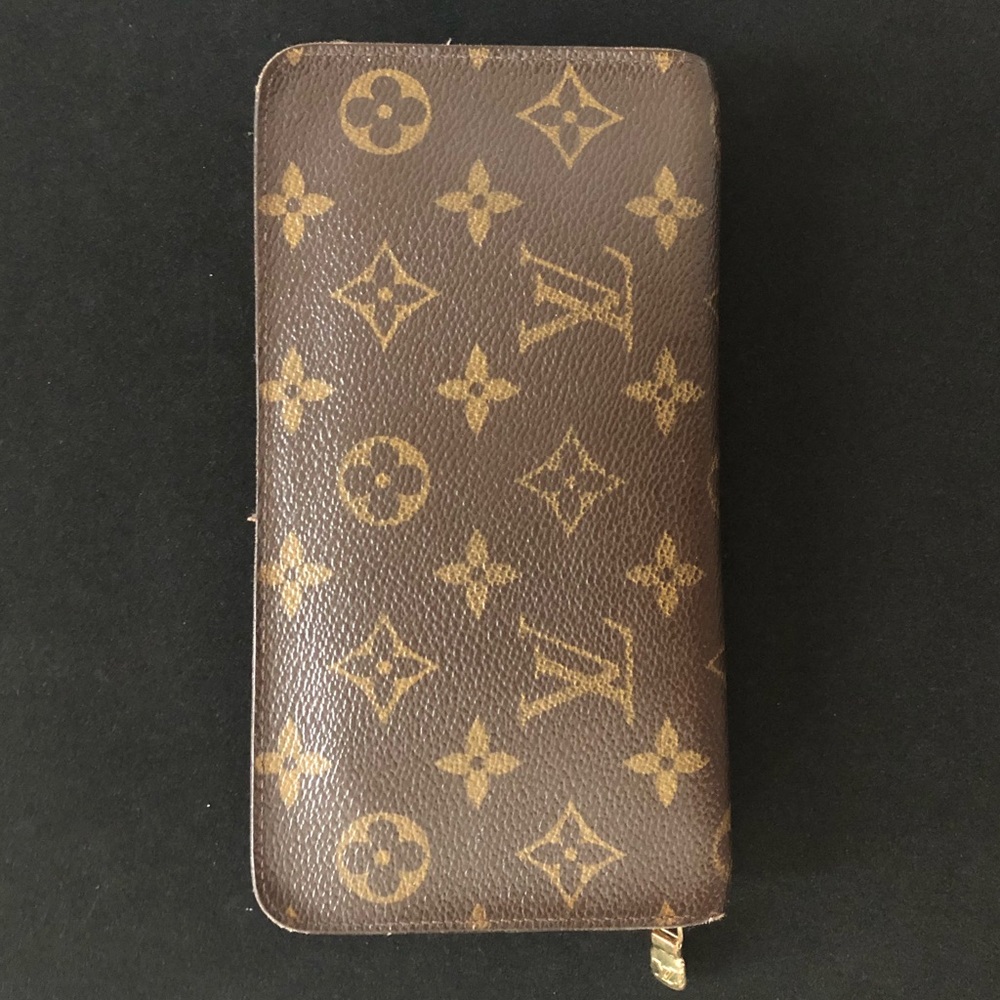 Louis Vuitton Zippy Wallet